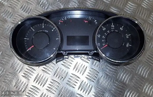 Peugeot 5008 Speedometer (instrument cluster) 9666175180
