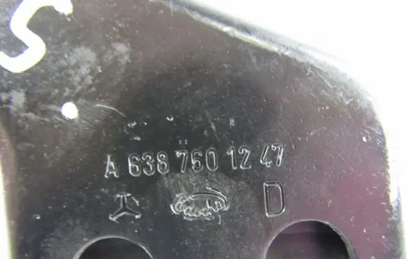 Mercedes-Benz Vito Viano W638 Sliding door middle roller runner A3687601247