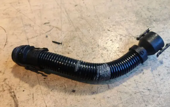 BMW 7 F01 F02 F03 F04 Breather hose/pipe 58650910