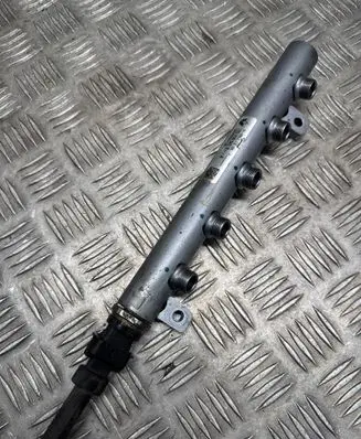 Nissan X-Trail T32 Fuel main line pipe 175210542R HMLG11810B