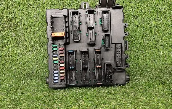 Opel Vectra C Power management control unit 13205774 13205774FP