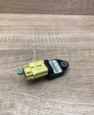 Toyota Avensis T250 Airbag deployment crash/impact sensor 8983305010