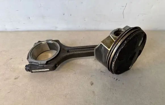 Ford Mustang VI Piston with connecting rod M174t5c