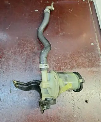 Power steering fluid tank/reservoir