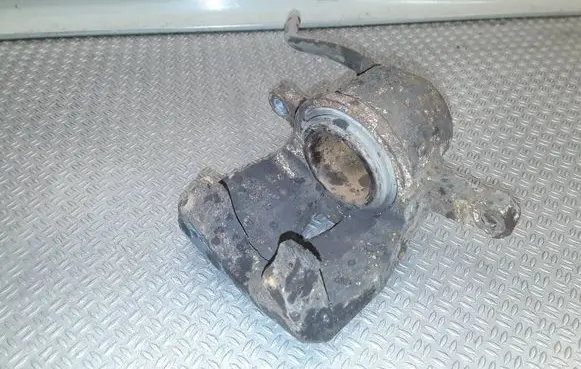Toyota Yaris Front brake caliper 