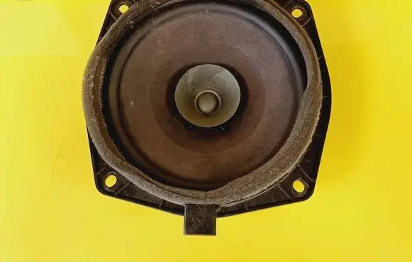 Mitsubishi Outlander Rear door speaker 370717