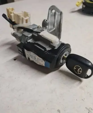 Toyota Corolla Verso E121 Ignition lock 8978313010 42102135