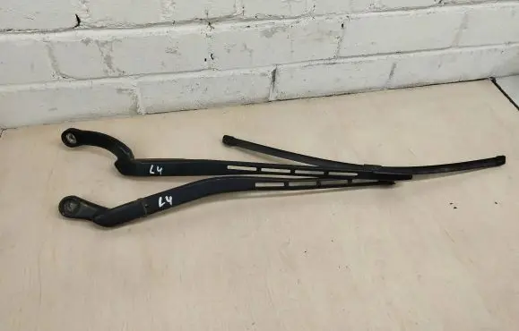 Audi A4 S4 B6 8E 8H Front wiper blade arm 8E1955408C