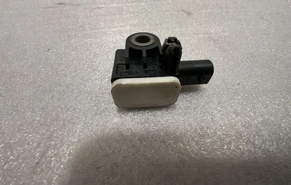 Mercedes-Benz ML W164 Airbag deployment crash/impact sensor A1668210151
