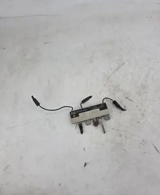 BMW 7 E32 Aerial antenna amplifier 65248350350 81005751