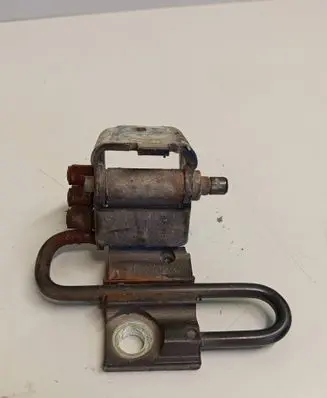 Volkswagen Golf IV Front door lower hinge 4B0831412B