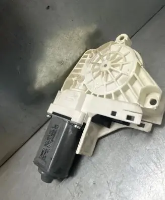 Audi A7 S7 4G Front door window regulator motor 8K0959801B 120420261163