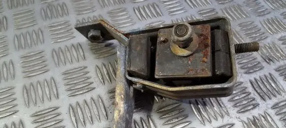 Ford Fiesta Engine mount bracket 89FB6038BA 89FB-6038-BA