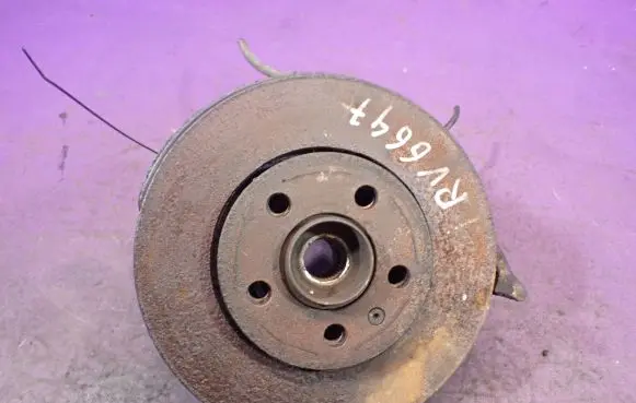Skoda Fabia Mk2 (5J) Front wheel hub spindle knuckle