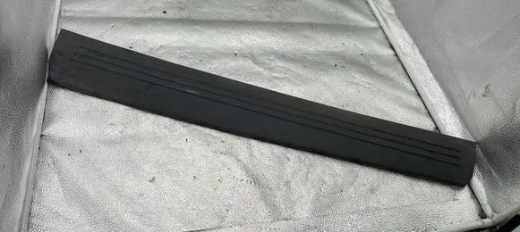 Chrysler Voyager Rear sill trim cover 34340475 P0ZR34XDVAD