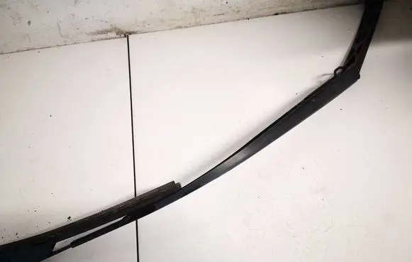 Front wiper blade arm