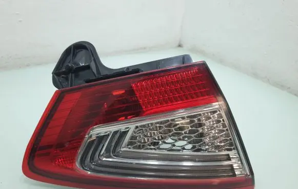 Ford Mondeo MK IV Tailgate rear/tail lights BS7113A603AE