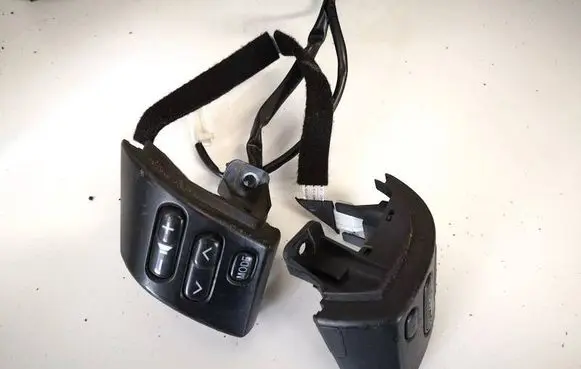 Steering wheel buttons/switches