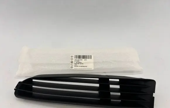 Audi A8 S8 D2 4D Front bumper lower grill 4D0853683