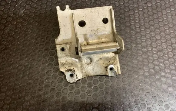 BMW 5 F10 F11 Radiator mount bracket 7186513 7207151 7211161