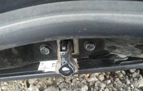 Nissan X-Trail T31 Front door check strap stopper 