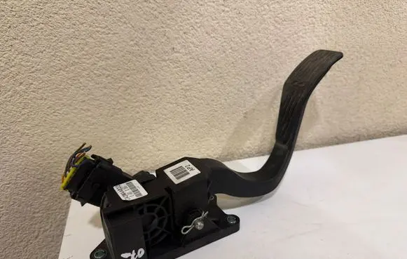 Hyundai H-1, Starex, Satellite Accelerator throttle pedal 327264A700
