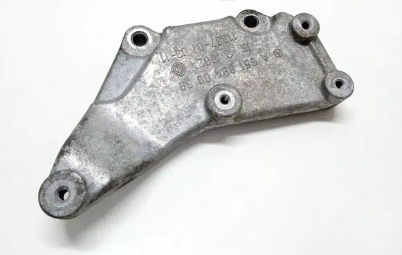Mercedes-Benz E W212 Engine mounting bracket A6510940039