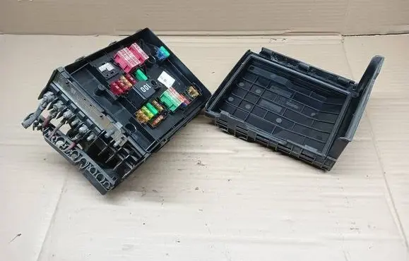 Skoda Yeti (5L) Fuse module 1K0937629A 017033908