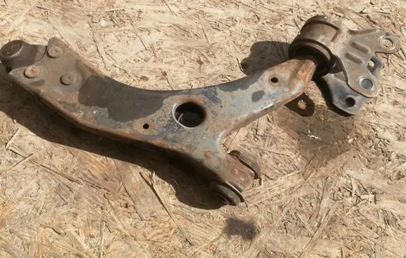 Ford Grand C-MAX Front lower control arm/wishbone AV613A262DA