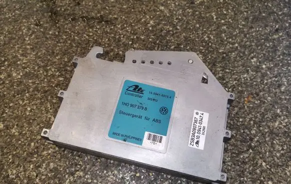 Volkswagen PASSAT B3 ABS control unit/module 1H0907379B
