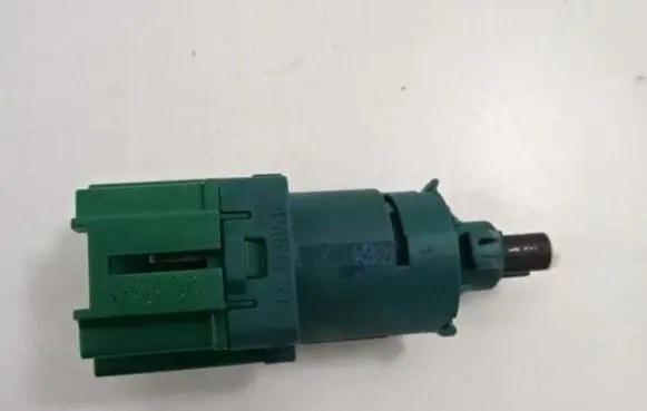 Peugeot 308 Brake pedal sensor switch 9804869480