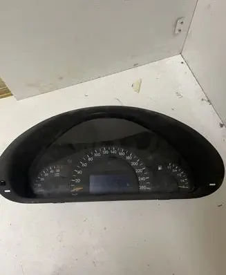 Mercedes-Benz C W203 Speedometer (instrument cluster) 88311323
