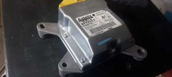 Renault Espace - Grand espace IV Airbag control unit/module 8200687758 605487700