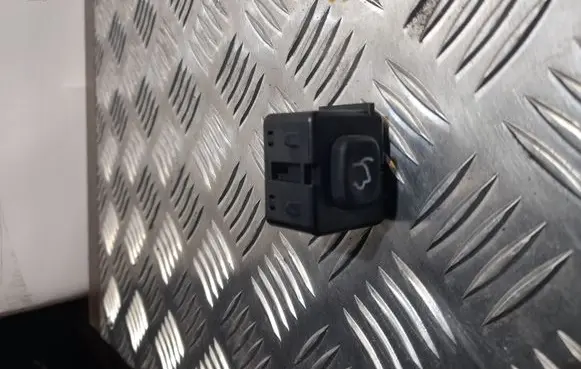 Volkswagen Routan Tailgate/boot open switch button 04602751AA
