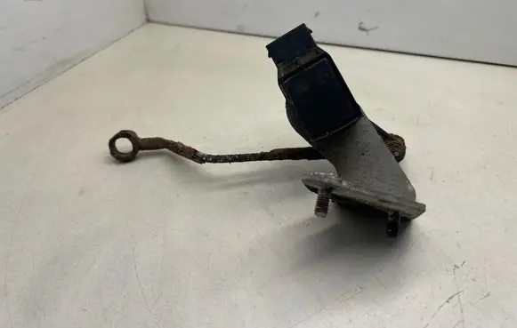 Mercedes-Benz E W211 Air suspension front height level sensor A0105427717