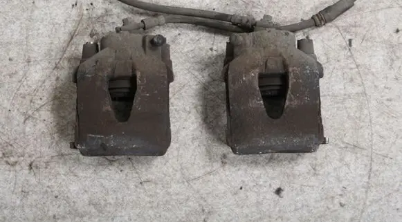 Volkswagen Golf VI Front brake caliper