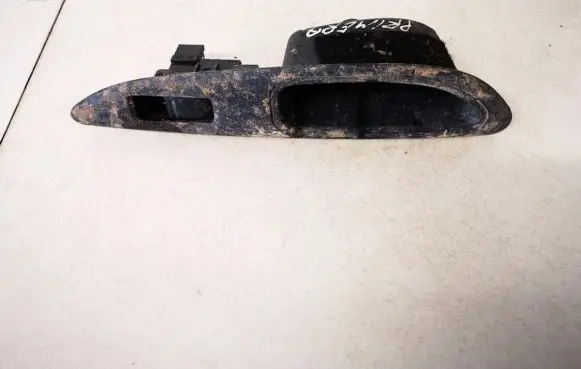 Nissan Primera Electric window control switch 82961av760 25411av600