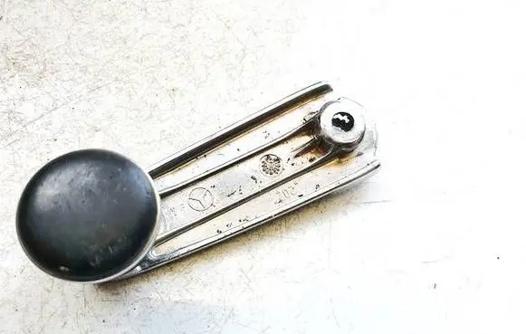 Mercedes-Benz C W202 Front door window winding handle 