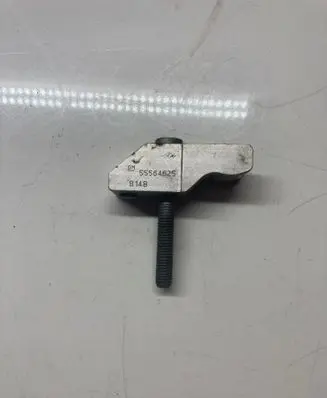 Opel Insignia A Fuel Injector clamp holder 55564625 B148