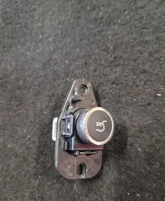 Jeep Cherokee Tailgate/boot open switch button 68164105AA