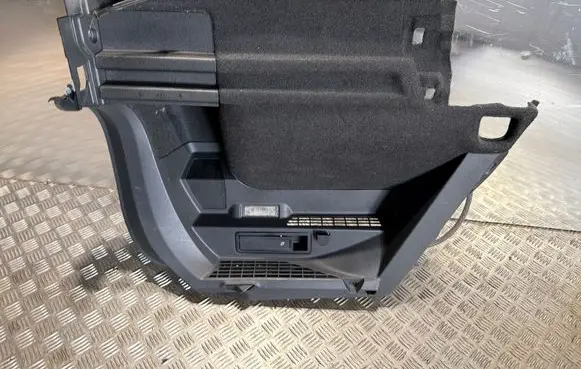 Volkswagen Tiguan Trunk/boot side trim panel 5NA867428BL T3C11CEEAHP