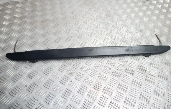 Volkswagen PASSAT B3 Air flow deflector 