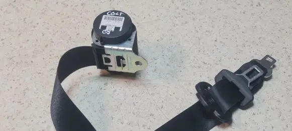 Middle seatbelt (rear)
