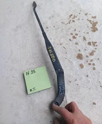 Seat Toledo II (1M) Front wiper blade arm 2357443