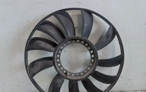 Volkswagen PASSAT B5 Fan impeller 058121301