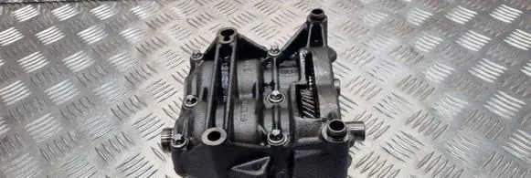 Mercedes-Benz C W203 Oil pump balance shaft A6110100236 03043330A