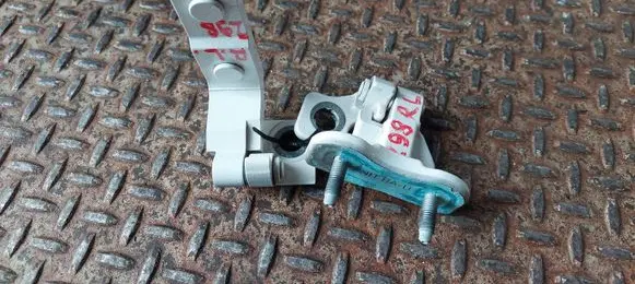 Mercedes-Benz A W177 Rear door hinge set A046574