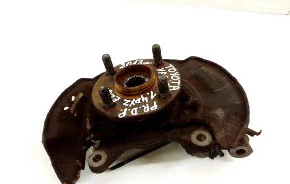 Toyota Yaris Front wheel hub