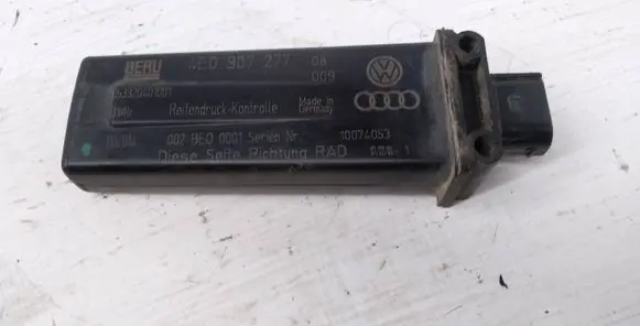 Audi A8 S8 D3 4E Tire pressure sensor 4E0907277 002BE00001 053320401001
