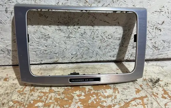 Volkswagen PASSAT B6 Radio/GPS head unit trim 